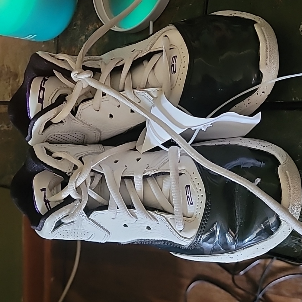 Girls tennis shoes
